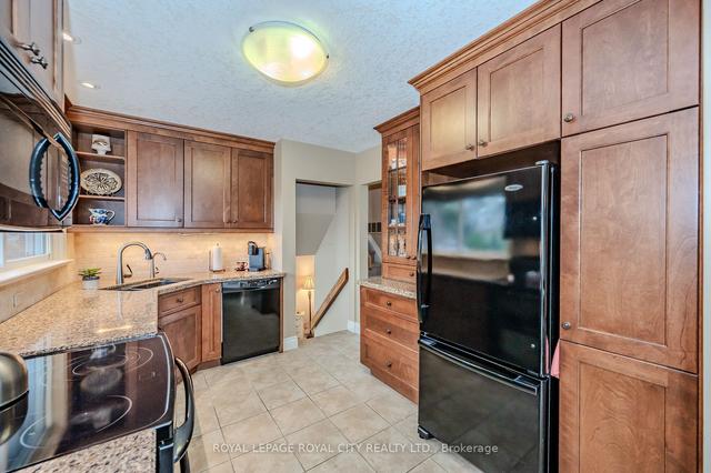62 Clive Ave, House detached with 2 bedrooms, 2 bathrooms and 6 parking in Guelph ON | Image 4