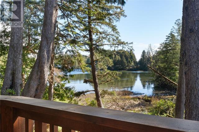 1015 Peninsula Rd, Home with 0 bedrooms, 0 bathrooms and null parking in Ucluelet BC | Image 3