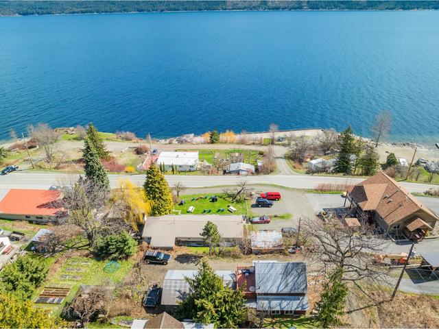 3553 Sprague Street, House detached with 2 bedrooms, 2 bathrooms and null parking in Central Kootenay D BC | Image 11
