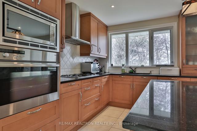 20 Restwell Cres N, House detached with 4 bedrooms, 2 bathrooms and 10 parking in Toronto ON | Image 5