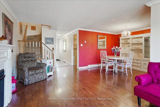 2 Birchshire Dr, Townhouse with 3 bedrooms, 3 bathrooms and 2 parking in Barrie ON | Image 2