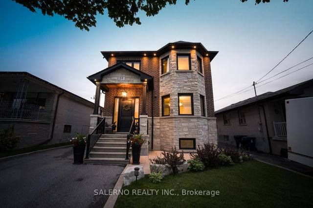 18 Reuben Ave, House detached with 4 bedrooms, 4 bathrooms and 7 parking in Toronto ON | Image 1