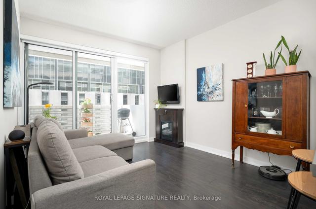 312 - 2221 Yonge St, Condo with 1 bedrooms, 2 bathrooms and 1 parking in Toronto ON | Image 2