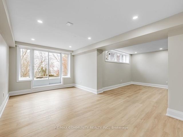 95 Hill Cres, House detached with 5 bedrooms, 5 bathrooms and 12 parking in Toronto ON | Image 24