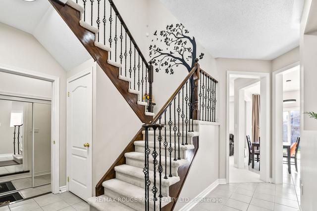 10 Campview St, House detached with 4 bedrooms, 3 bathrooms and 4 parking in Whitby ON | Image 9