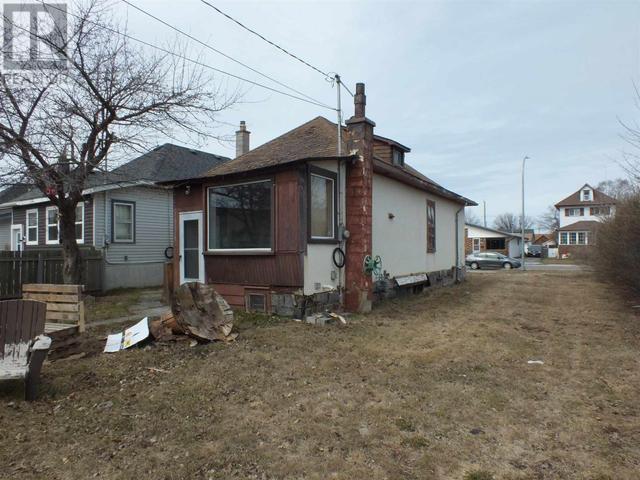130 Amelia St E, House detached with 2 bedrooms, 1 bathrooms and null parking in Thunder Bay ON | Image 32