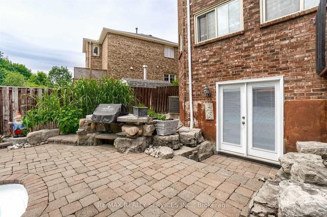 104 Lord Simcoe Dr, House detached with 4 bedrooms, 3 bathrooms and 4 parking in Brampton ON | Image 26