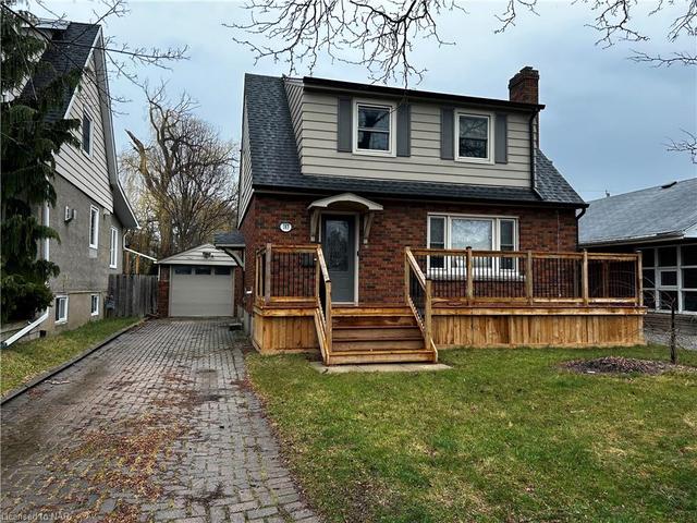 163 Highland Avenue, House detached with 3 bedrooms, 2 bathrooms and 4 parking in St. Catharines ON | Image 1