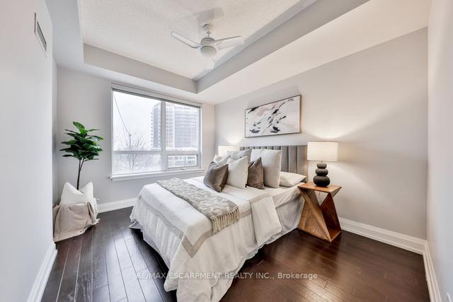 302 - 55 De Boers Dr, Condo with 1 bedrooms, 2 bathrooms and 1 parking in Toronto ON | Image 9
