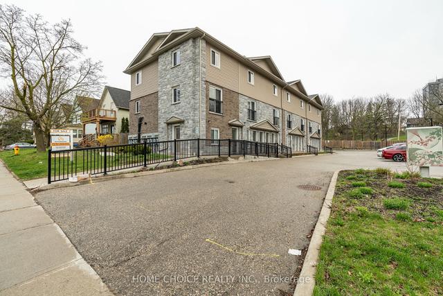 2 - 122 Courtland Ave E, Townhouse with 2 bedrooms, 3 bathrooms and 1 parking in Kitchener ON | Image 12