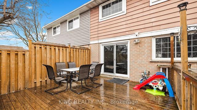 8 Hilda Crt, House attached with 3 bedrooms, 2 bathrooms and 2 parking in Brampton ON | Image 30