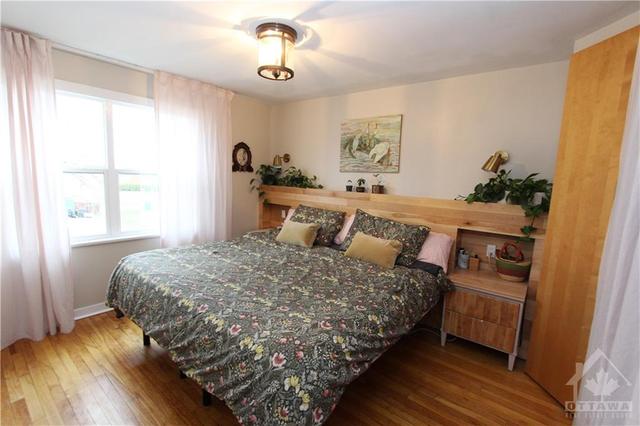 1284 Trenton Avenue, Home with 3 bedrooms, 1 bathrooms and 1 parking in Ottawa ON | Image 14