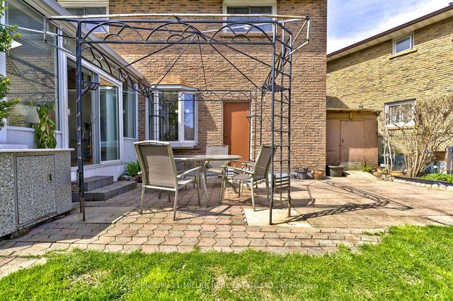 21 Brownridge Cres, House detached with 3 bedrooms, 3 bathrooms and 4 parking in Toronto ON | Image 29