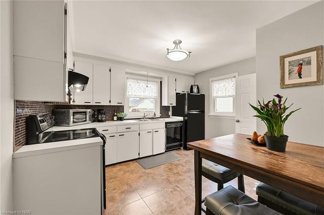 344 Linwell Road, House detached with 3 bedrooms, 2 bathrooms and 8 parking in St. Catharines ON | Image 2