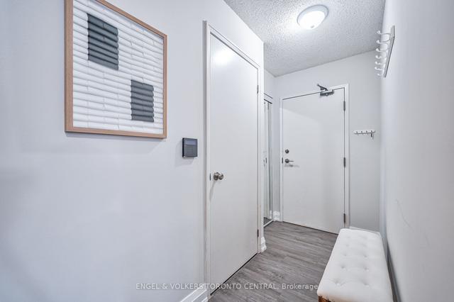 1710 - 21 Carlton St, Condo with 2 bedrooms, 2 bathrooms and 1 parking in Toronto ON | Image 12