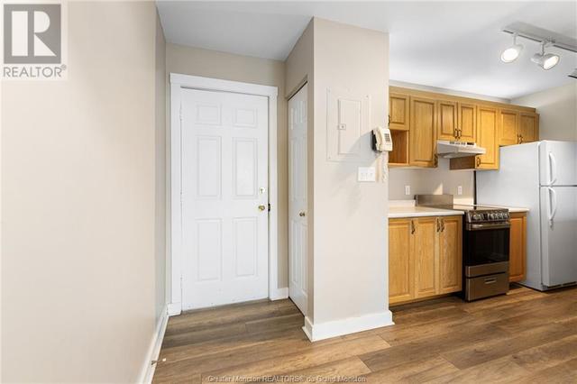 2 - 33 Macaleese, Condo with 2 bedrooms, 1 bathrooms and null parking in Moncton NB | Image 4