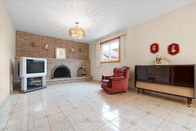 86 Markson Cres, House detached with 3 bedrooms, 2 bathrooms and 3 parking in Hamilton ON | Image 17