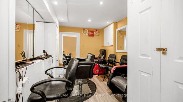 28 Gravenhurst Ave, House semidetached with 4 bedrooms, 4 bathrooms and 7 parking in Toronto ON | Image 22
