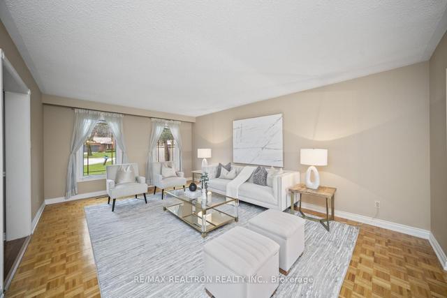 194 Glenada Crt, House detached with 4 bedrooms, 4 bathrooms and 8 parking in Richmond Hill ON | Image 2