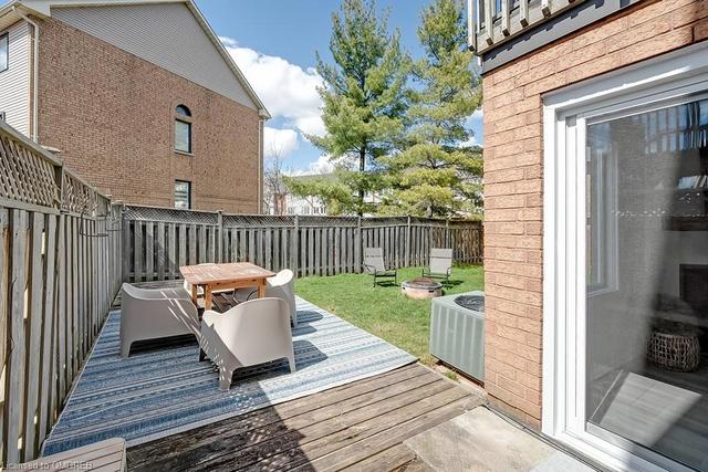 2320 Strawfield Court, House attached with 3 bedrooms, 1 bathrooms and 3 parking in Oakville ON | Image 33