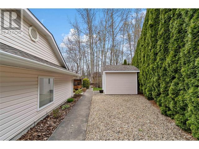1871 2 Avenue Ne, House detached with 4 bedrooms, 2 bathrooms and 2 parking in Salmon Arm BC | Image 45
