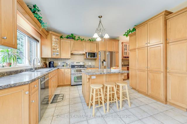 20 Justin Cres, House detached with 4 bedrooms, 4 bathrooms and 6 parking in St. Catharines ON | Image 2