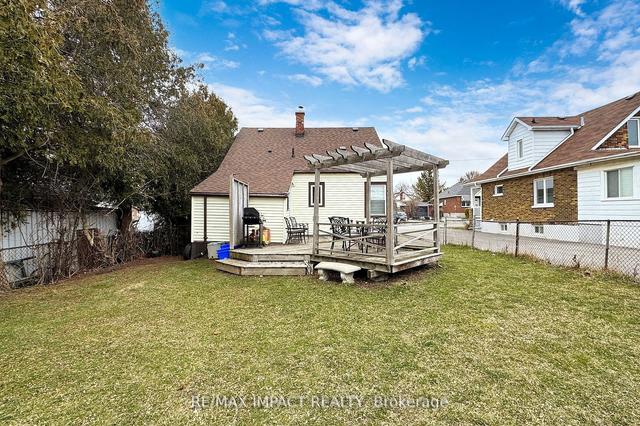 219 Mitchell Ave, House detached with 3 bedrooms, 1 bathrooms and 3 parking in Oshawa ON | Image 10