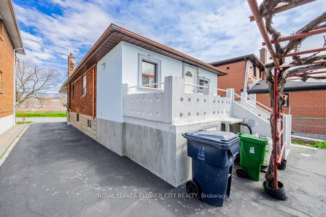10 Spears St, House detached with 3 bedrooms, 2 bathrooms and 7 parking in Toronto ON | Image 29