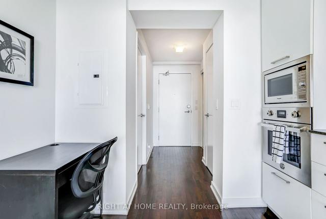 6407 - 14 York St, Condo with 1 bedrooms, 1 bathrooms and 0 parking in Toronto ON | Image 5