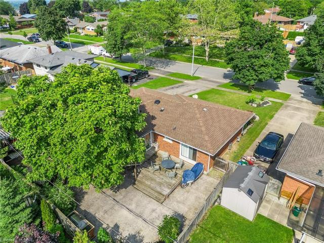 17 Clearview Heights, House detached with 2 bedrooms, 2 bathrooms and 5 parking in St. Catharines ON | Image 17