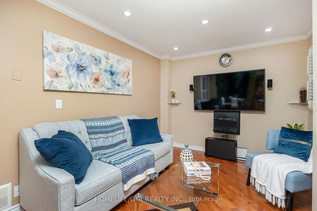 8 Usherwood Crt, House detached with 3 bedrooms, 3 bathrooms and 3 parking in Toronto ON | Image 34