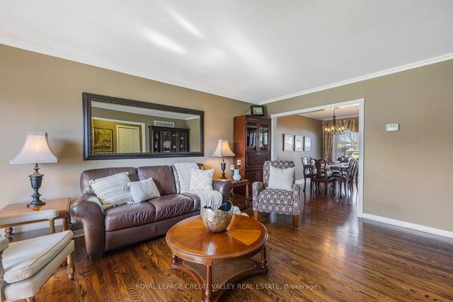 25 Caledon Cres, House detached with 3 bedrooms, 2 bathrooms and 6 parking in Brampton ON | Image 2
