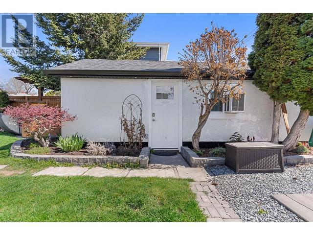 807 Coronation Avenue, House detached with 2 bedrooms, 1 bathrooms and 1 parking in Kelowna BC | Image 19