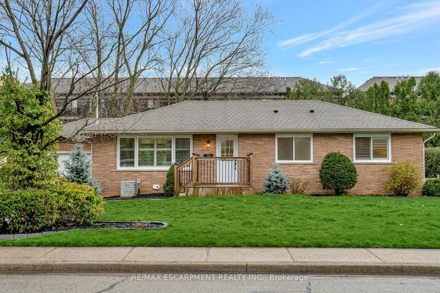 2060 Maplewood Dr, House detached with 2 bedrooms, 3 bathrooms and 5 parking in Burlington ON | Image 34