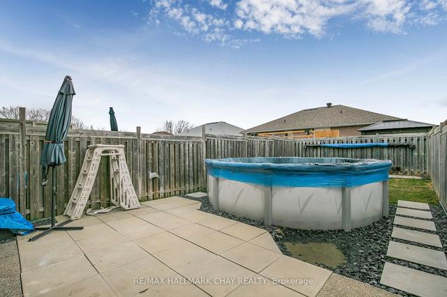 47 Michael Cres, House attached with 3 bedrooms, 3 bathrooms and 3 parking in Barrie ON | Image 24