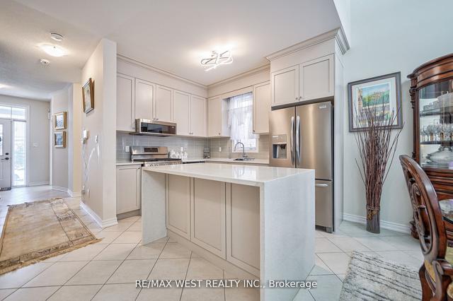 42 Seedhouse Rd, Condo with 2 bedrooms, 4 bathrooms and 4 parking in Brampton ON | Image 3