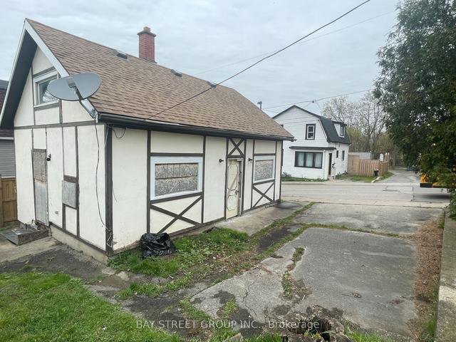 161 Queenston St, House detached with 0 bedrooms, 0 bathrooms and 4 parking in St. Catharines ON | Image 3