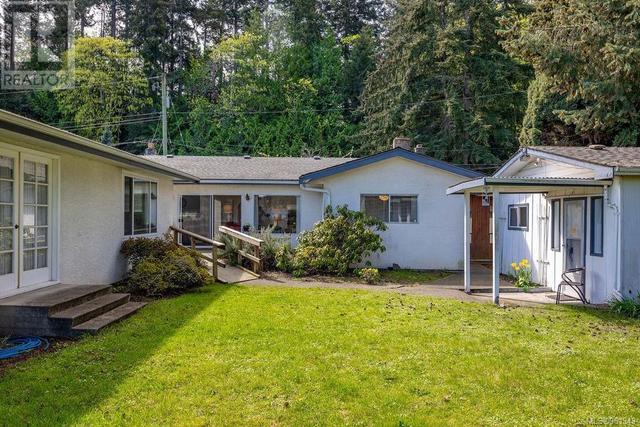8028 Lantzville Rd, House detached with 4 bedrooms, 3 bathrooms and 4 parking in Lantzville BC | Image 57