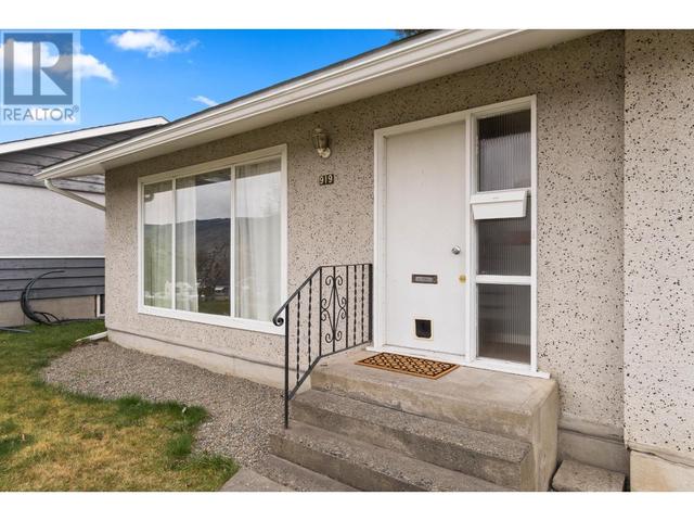 919 Munro Street, House detached with 5 bedrooms, 2 bathrooms and null parking in Kamloops BC | Image 2