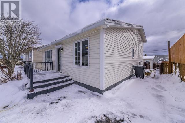 87 Elizabeth Drive, House detached with 3 bedrooms, 1 bathrooms and null parking in Paradise NL | Image 2