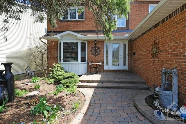 1505 Forest Valley Drive, House detached with 4 bedrooms, 3 bathrooms and 4 parking in Ottawa ON | Image 3