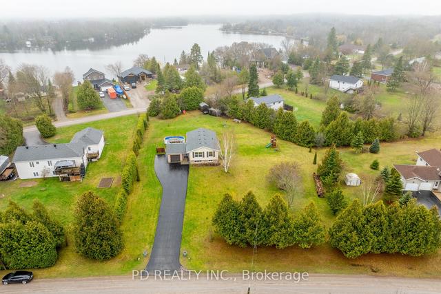 215 Charlore Park Dr, House detached with 3 bedrooms, 2 bathrooms and 9 parking in Kawartha Lakes ON | Image 36