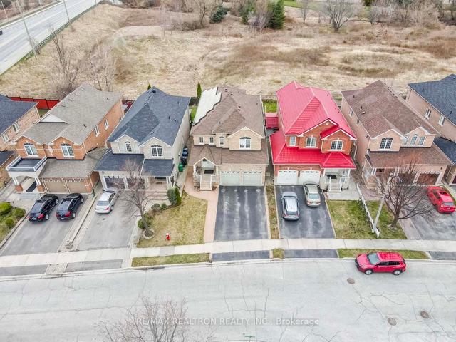 8 Alfonso Cres, House detached with 4 bedrooms, 4 bathrooms and 6 parking in Brampton ON | Image 12