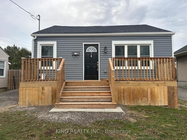 7 Sherbourne St, House detached with 4 bedrooms, 2 bathrooms and 3 parking in St. Catharines ON | Image 1