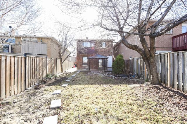 32 Panda Lane, House detached with 3 bedrooms, 3 bathrooms and 4 parking in Brampton ON | Image 32