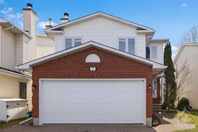37 Springwater Drive, House detached with 3 bedrooms, 3 bathrooms and 6 parking in Ottawa ON | Image 1