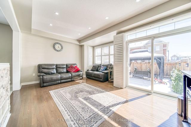 18 Bernadino St, House semidetached with 4 bedrooms, 4 bathrooms and 4 parking in Brampton ON | Image 6
