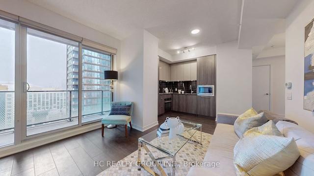 2311 - 125 Blue Jays Way, Condo with 3 bedrooms, 2 bathrooms and 1 parking in Toronto ON | Image 2