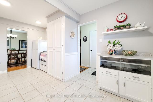 597 Timber Lane, Townhouse with 4 bedrooms, 2 bathrooms and 1 parking in Burlington ON | Image 10