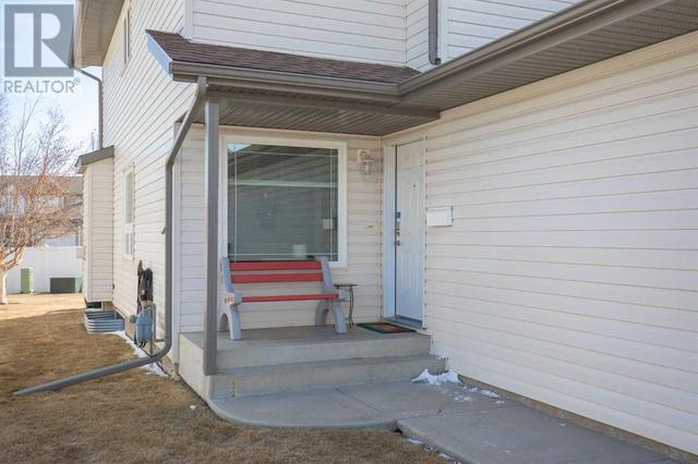 102, - 6220 Orr Drive, House semidetached with 3 bedrooms, 2 bathrooms and 2 parking in Red Deer AB | Image 2